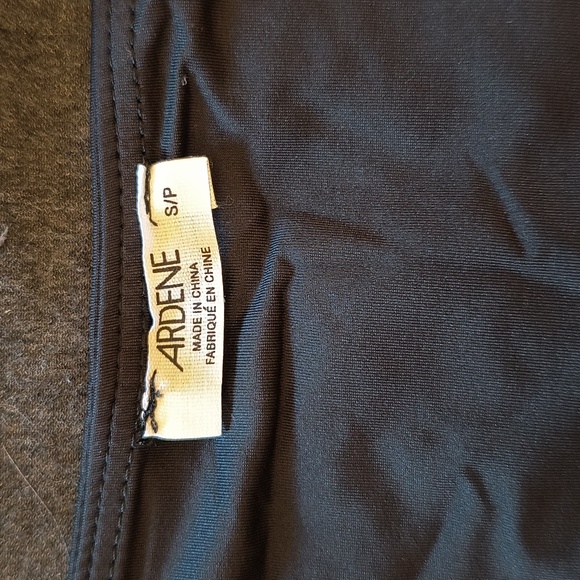 NWOT black crop top with trapeze neckline - Picture 2 of 4